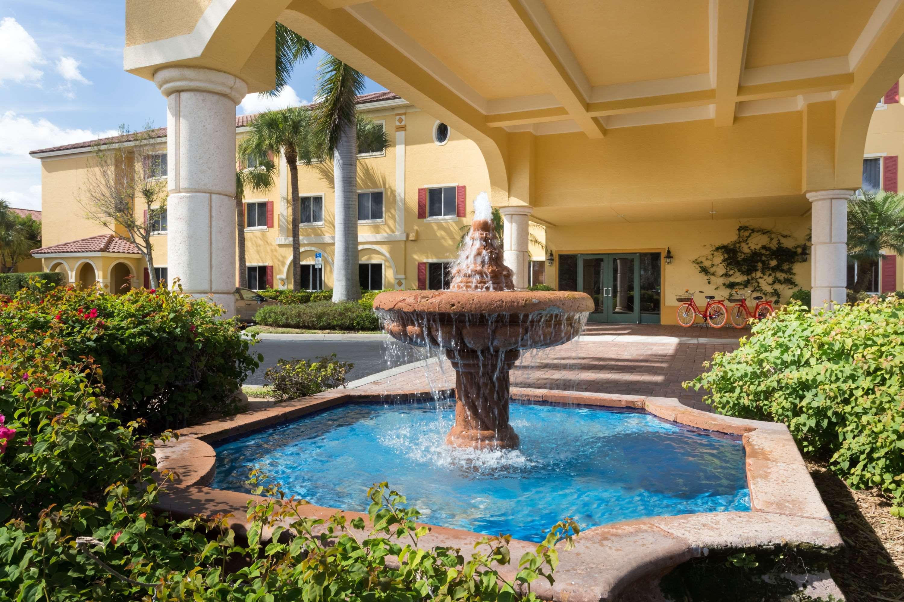 Hawthorn Extended Stay By Wyndham North Naples מראה חיצוני תמונה