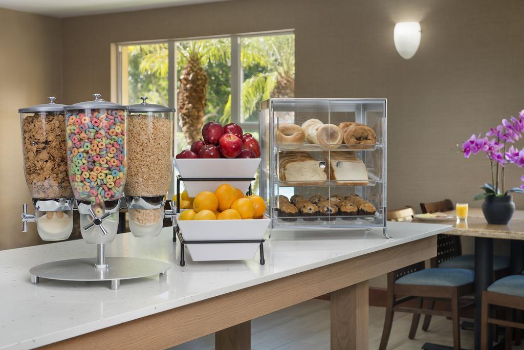 Hawthorn Extended Stay By Wyndham North Naples מראה חיצוני תמונה